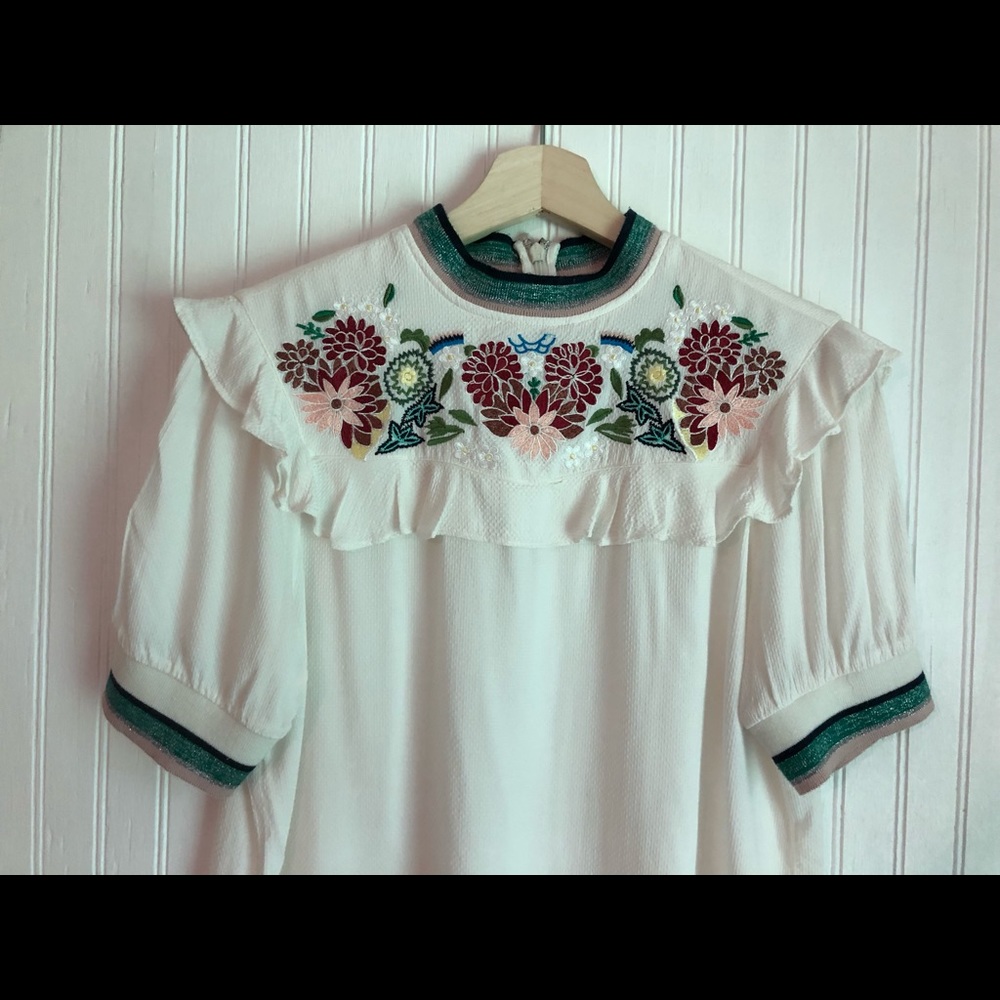 A Pictures Worth Floral Embroidered Trim Top Sz S - Picture 3 of 11